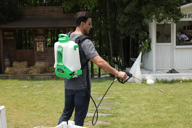 15L Backpack Sprayer Diaphragm Pump with 18V 5.2A battery